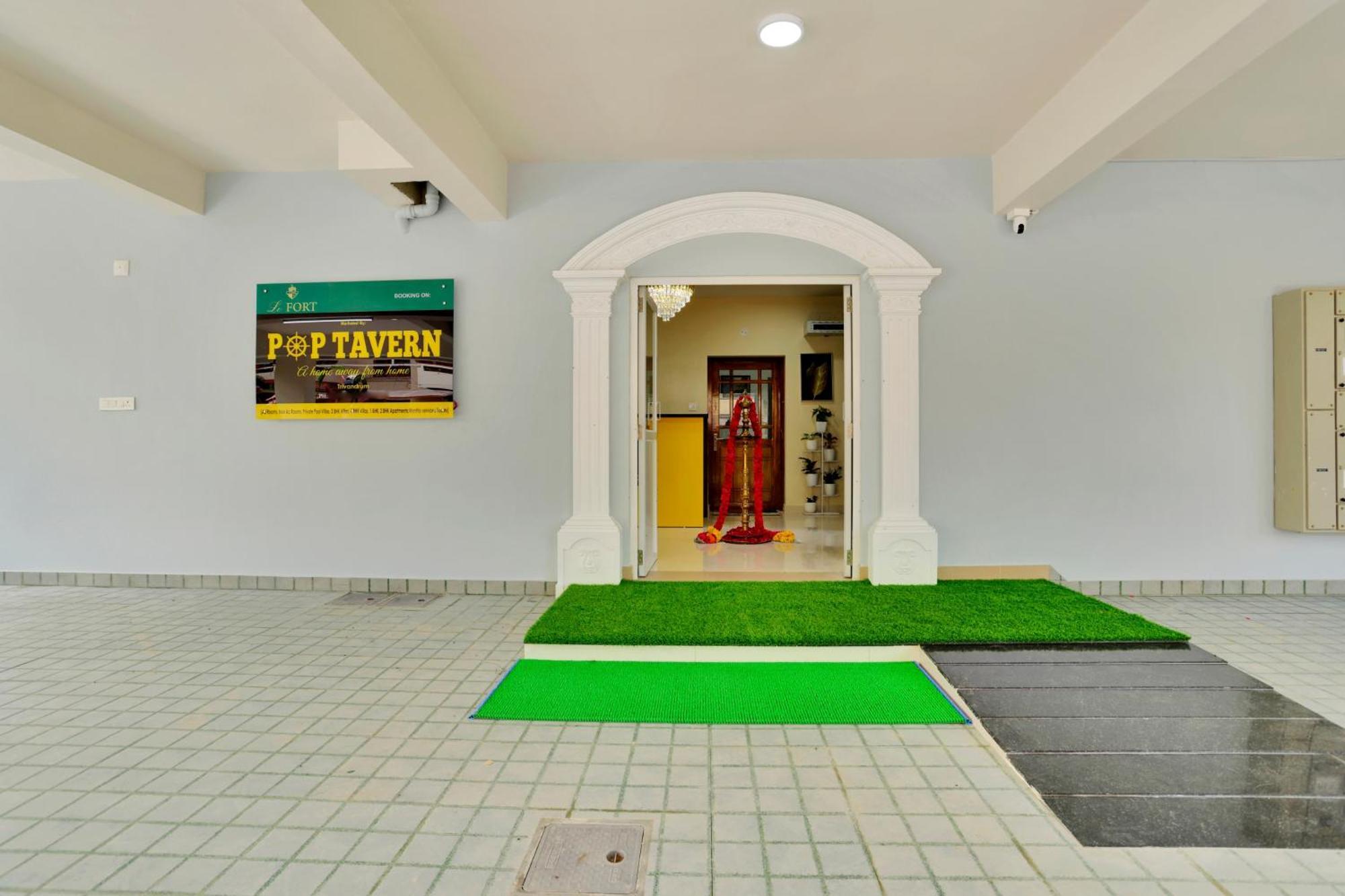Super Collection O Lefort Luxe By Poptavern Thiruvananthapuram Eksteriør billede
